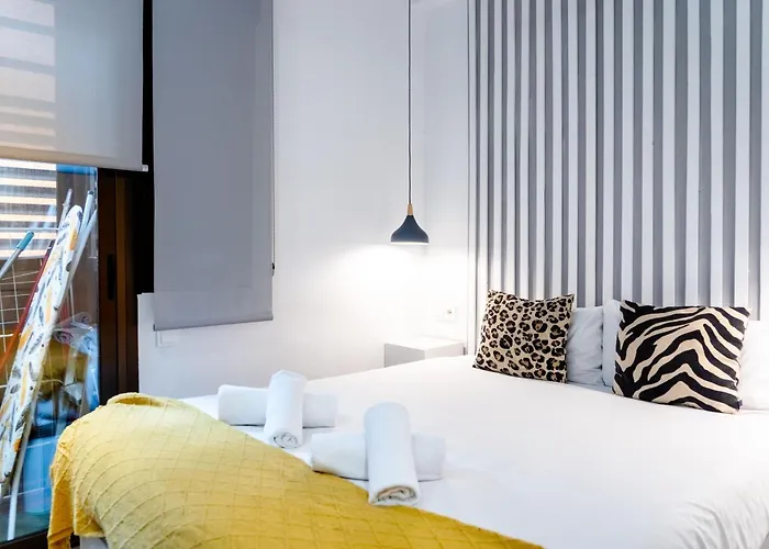 AR Embajadores 2 habitaciones acogedor y céntrico
